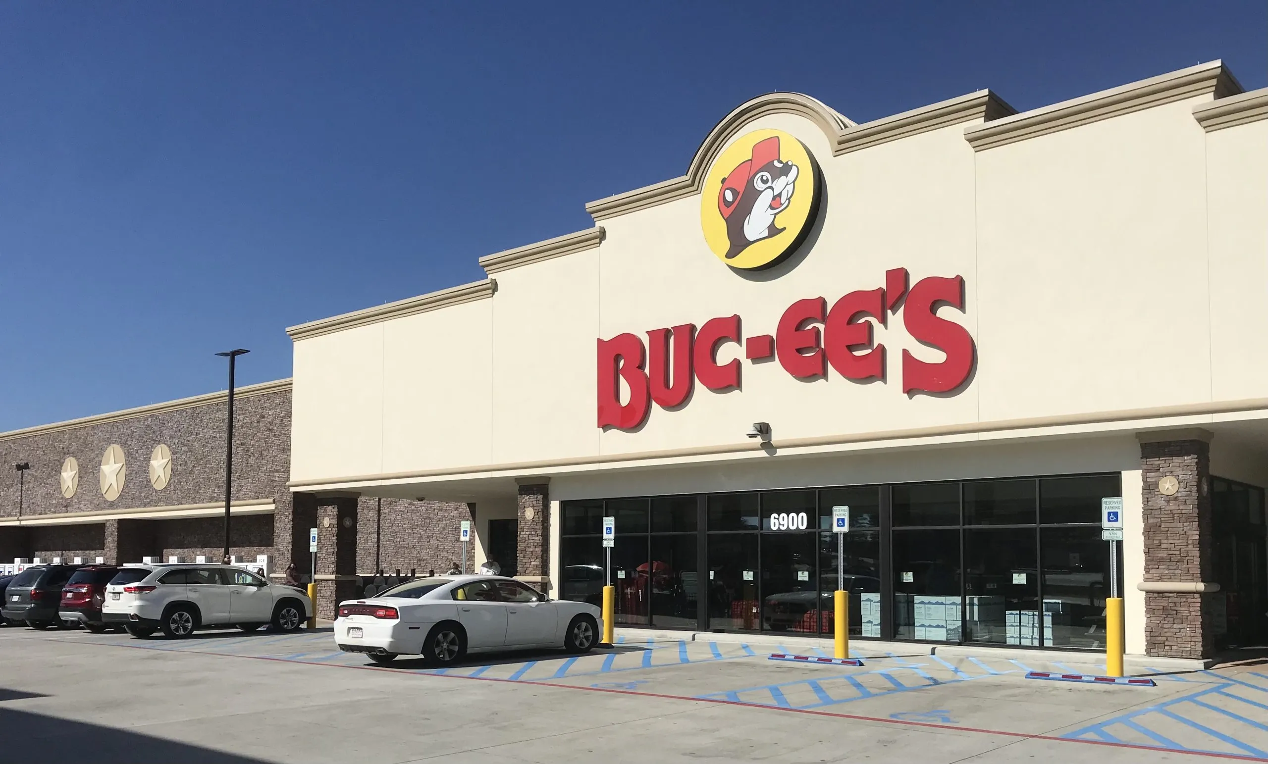 Does Buc-ee's Take Apple Pay?