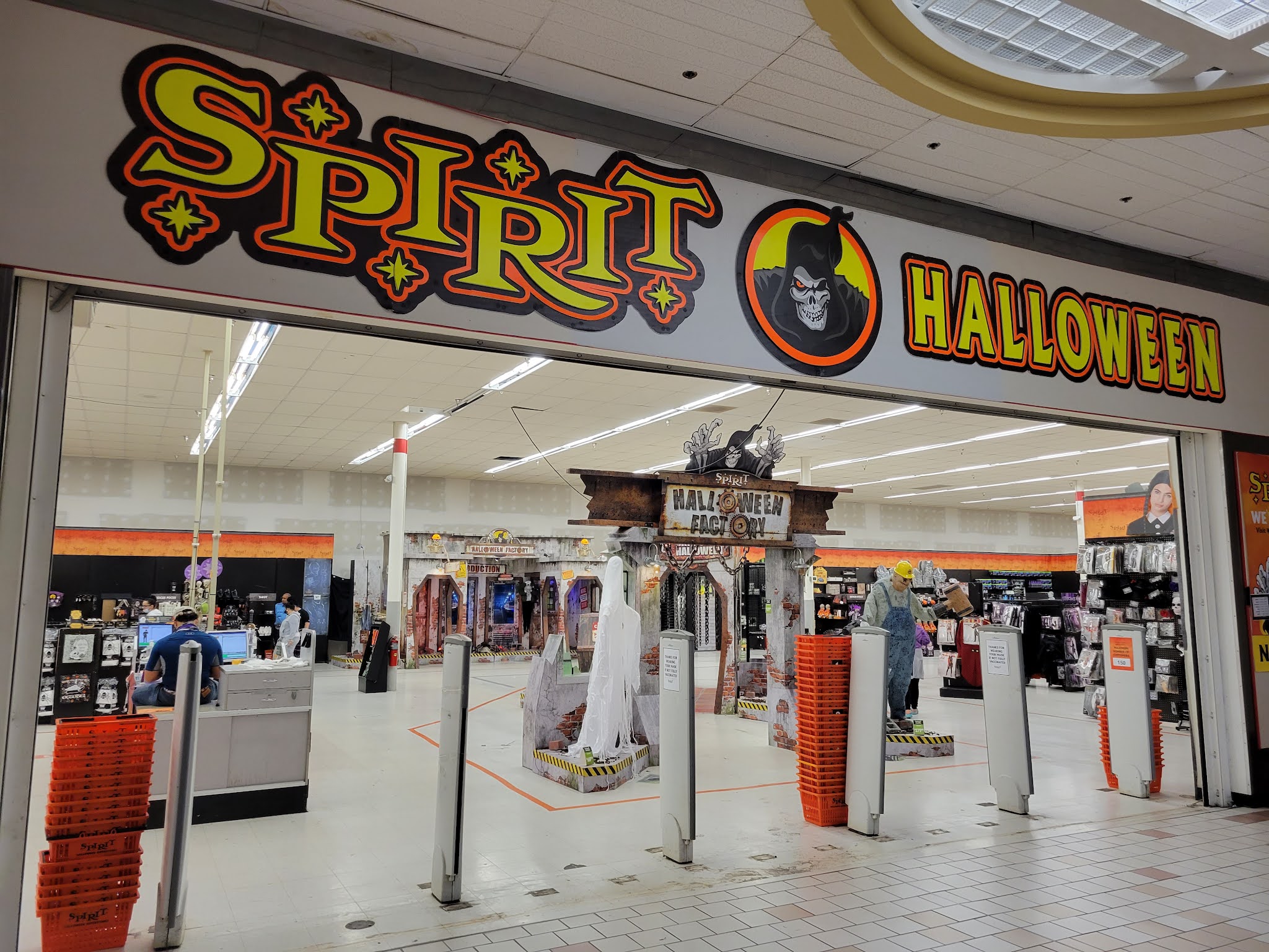 Does Spirit Halloween Take Apple Pay?