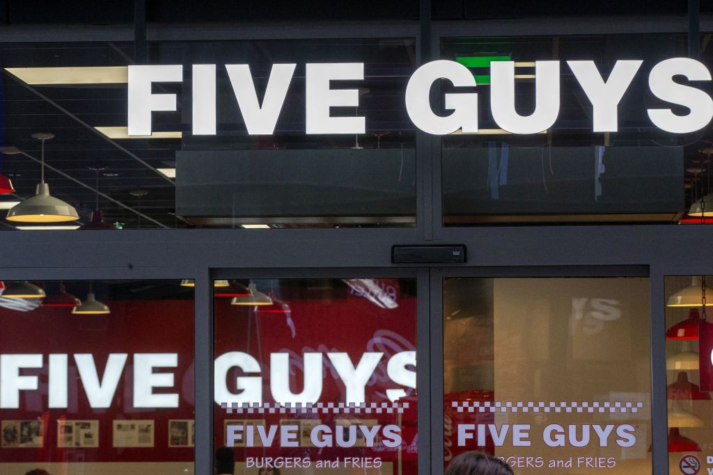 Does Five Guys Take Apple Pay?